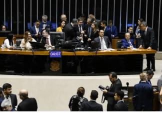 Congresso aprova orçamento com salário mínimo de R$ 1,4 mil para 2024