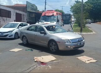 QUIRINÓPOLIS: Colisão entre carro e moto deixa feridos, motorista fugiu