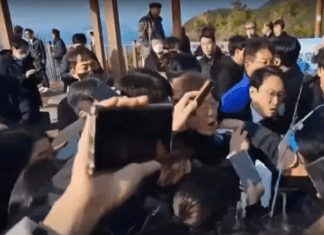 Líder de oposição na Coreia do Sul é esfaqueado no pescoço durante coletiva de imprensa
