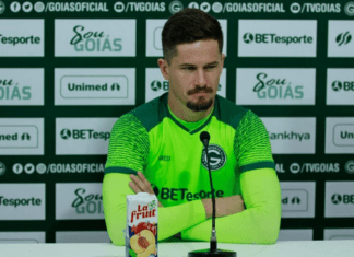 goleiro Tadeu projeta clássico contra o Vila e comenta renovação: “Carinho e respeito pelo clube”