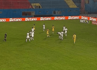 Goiás derrota Brusque e segue invicto no Campeonato Brasileiro Série B