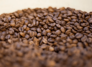Conheça os elementos que tornam o café torrado impróprio para consumo
