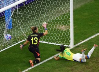 Brasil goleia a Espanha e vai em busca do ouro no futebol feminino