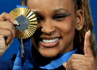 Estrela mais brilhante do Olimpo brasileiro, Rebeca Andrade é ouro no solo em Paris