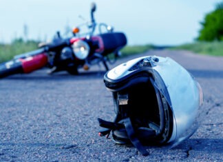 Quirinópolis: três pessoas ficam feridas em acidente entre carro e moto