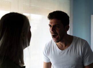 MULHER FOGE APÓS VIOLÊNCIA PSICOLÓGICA MAS LOGO APÓS DESISTE DE DENUNCIAR MARIDO EM QUIRINÓPOLIS