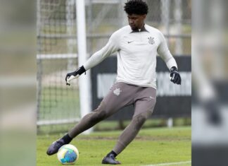 Flamengo recusa novo fiador do Corinthians e emperra venda do goleiro Hugo