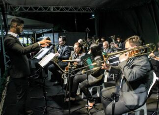 QUIRINÓPOLIS- A segunda noite de Natal Encantado foi com nossa banda preferida 💚