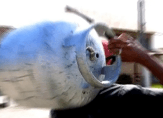 CASA É INVADIDA E FURTADA EM QUIRINÓPOLIS; LADRÕES LEVAM CAIXA DE SOM, BOTIJÃO E PERFUMES