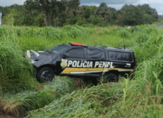 Capotamento de viatura da polícia penal é registrada na BR 060, em Acreúna