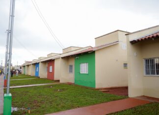 Governador Ronaldo Caiado entrega mais 100 casas a custo zero em Quirinópolis