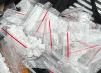 PCGO prende suspeito de cooptar pessoas para o tráfico de drogas