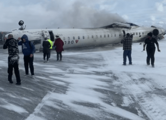 Avião da Delta Airlines capota e se acidenta em pouso no Canadá; veja vídeo