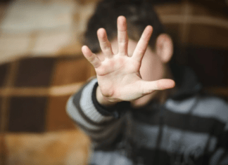 MENOR É AGREDIDO PELO PADRASTO AO TENTAR PROTEGER A MÃE EM QUIRINÓPOLIS