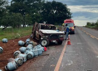 HOMEM CAPOTA CAMINHONETE CARREGADA COM BOTIJÕES DE GÁS UM DIA ANTES DO SEU ANIVERSÁRIO, EM QUIRINÓPOLIS