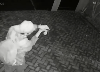 HOMEM É FLAGRADO FURTANDO LÂMPADAS DE ESCRITÓRIO DE ADVOCACIA