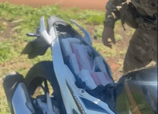 PRF APREENDE 10 KG DE PASTA BASE DE COCAÍNA ESCONDIDOS SOB O BANCO DE MOTOCICLETA