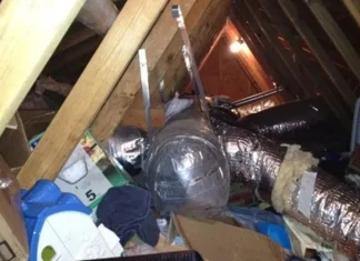 Mulher encontra ex-namorado morando escondido em sua casa 12 anos após término