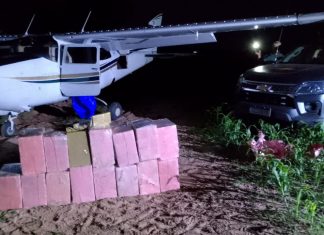 PF e PM de Goiás interceptam avião com 500 kg de cocaína, avaliada em R$ 25 mi; venezuelano e boliviano são presos
