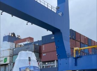 Maior sino do mundo embarca na Polônia e inicia jornada rumo ao Brasil