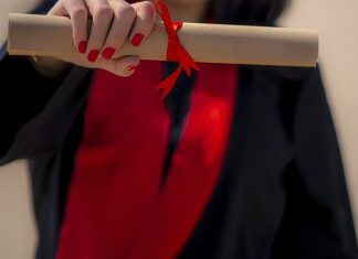 Justiça condena faculdade de Aparecida por demorar mais de 3 anos para entregar diploma