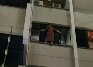 Idosa fica pendurada na janela para fugir de ladrão que invadiu apartamento