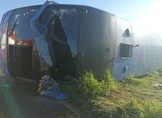 Sobe para 12 número de mortos em ônibus que tombou em Minas Gerais após sair de Anápolis