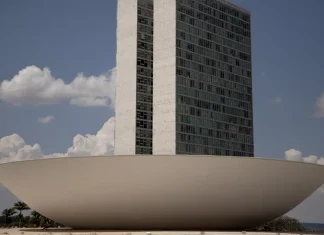 Câmara aprova aumento de pena para crime contra profissionais de saúde