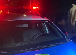 Homem é esfaqueado por amigo após discussão e PM prende suspeito depois do crime