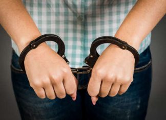 Polícia Militar de Goiás prende duas mulheres por desacato e agressão em Cachoeira Alta