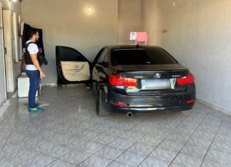 PCGO prende investigado por adquirir celulares subtraídos e revendê-los nas redes sociais; veículo de luxo foi apreendido