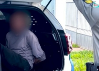 HOMEM É PRESO APÓS AMEAÇAR IRMÃ E SOBRINHA COM FACÃO