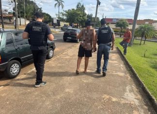 VOVÓ DO TRÁFICO É PRESA APÓS CONFUNDIR POLICIAIS COM USUÁRIOS