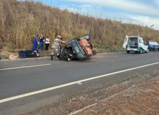CARRO SAI DA PISTA E DEIXA MOTORISTA FERIDO NA GO-194, EM PORTELÂNDIA