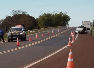 Motorista com sinais de embriaguez morre após bater de frente com caminhão na BR-364