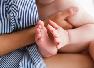 Mãe e familiares são indiciados por morte de bebê em ataque de pitbull em Goiânia