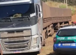 CAMINHONEIRO ERRA DATA DE ENTREGA E AMEAÇA FUNCIONÁRIOS DE EMPRESA PARA ACEITAR CARGA, EM RIO VERDE