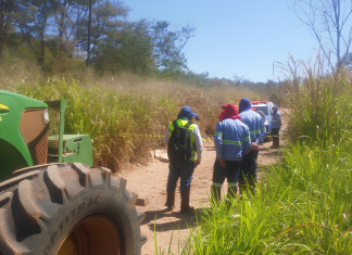 HOMEM ENROLADO EM COLCHÃO É ATROPELADO POR TRATOR E MORRE NA BR-364 EM MINEIROS