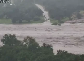 Vídeo mostra transbordamento de rio no Texas em menos de 10 minutos