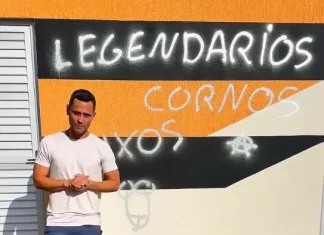 Prefeitura é pichada com “Legendários”, “cornos” e “lixos” e prefeito promete investigação