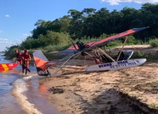 Avião ultraleve cai no Rio Araguaia, em Goiás