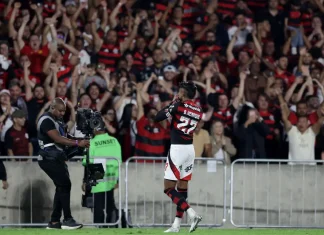 Flamengo vence e abre vantagem sobre Internacional nas oitavas da Libertadores