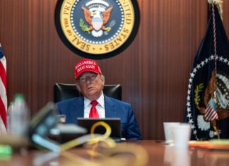 Tenho direito de fazer o que quiser pois sou o presidente dos EUA, diz Trump