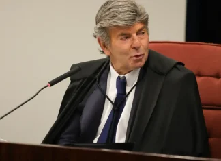 Fux absolve Bolsonaro e condena Braga Netto e Cid pela trama golpista