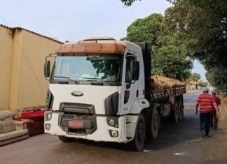 POPULARES IMPEDEM FUGA E AMARRAM MOTORISTA QUE FURTOU CAMINHÃO