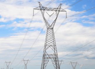 Queimada causa interrompimento de fornecimento de energia em 11 cidades de Goiás