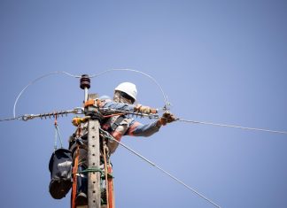 Desligamentos programados aceleram recuperação da rede elétrica em Goiás