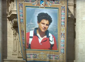 Vaticano canoniza Carlo Acutis e reconhece o primeiro santo millennial; veja vídeo