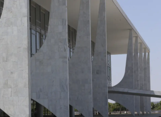 Governo Federal sanciona lei que proíbe uso de linguagem neutra na administração pública