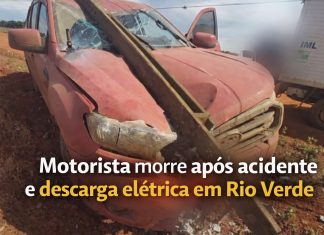 Motorista morre após colidir caminhonete contra poste e sofrer descarga elétrica